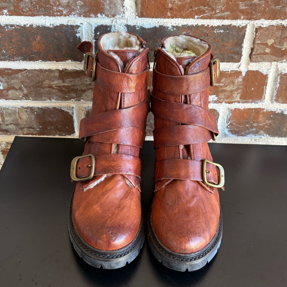 Frye Vanessa Tanker Real Fur Shearling Cognac Leather Short Boots Size 6.5 NWT - Picture 3 of 16